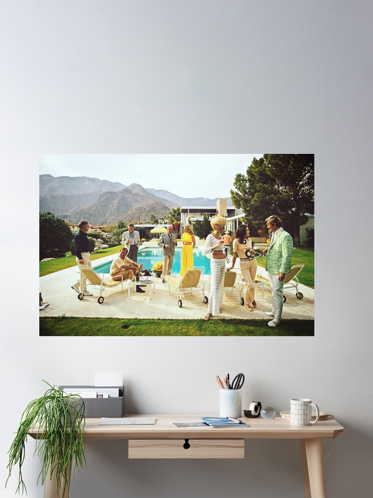 Luxury Lifestyle Picture - Retro Poolside Host Luxury Lifestyle di
