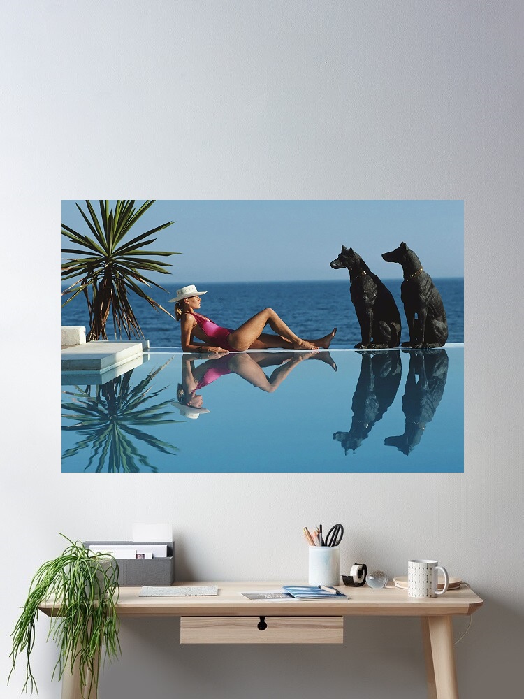 Luxury Lifestyle Picture - Retro Poolside Host Luxury Lifestyle di