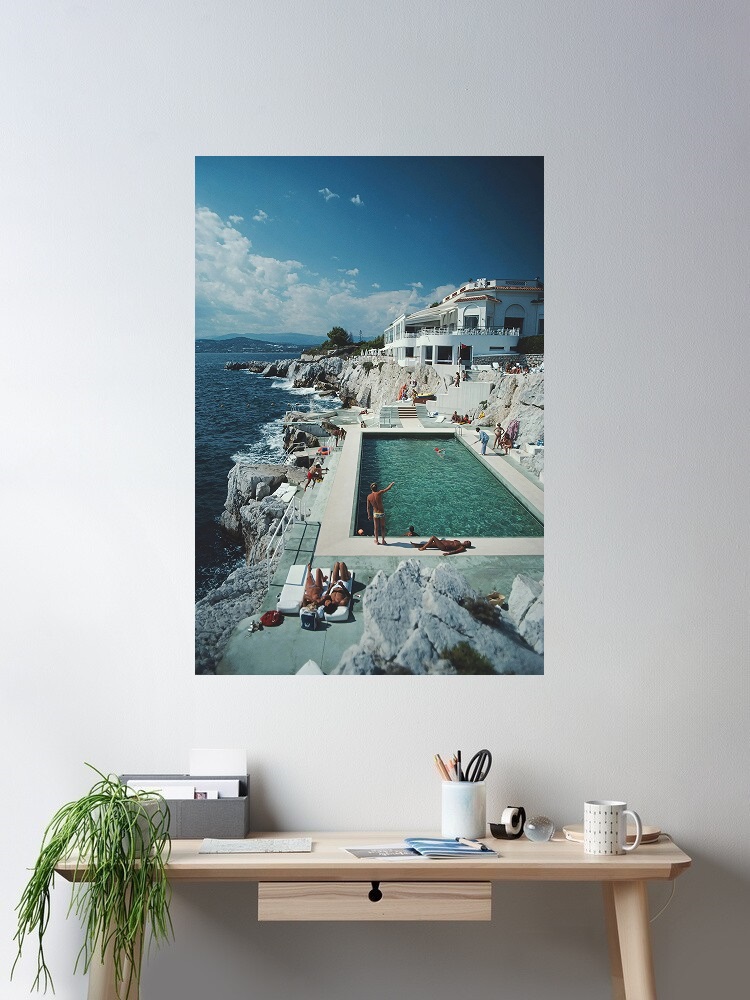 Luxury Lifestyle Picture - Retro Poolside Host Luxury Lifestyle di