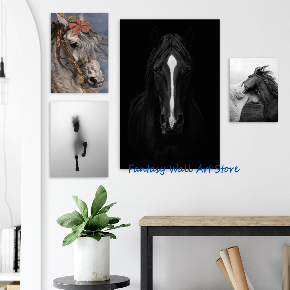 Foto di Cavalli Neri Vintage,  - Luxury Lifestyle Picture recensione e prezzo